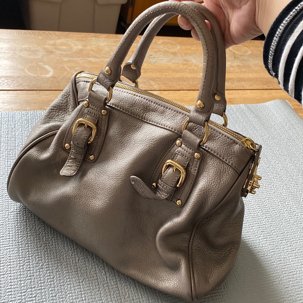 Steve Madden handbag silver tone with fun closure
